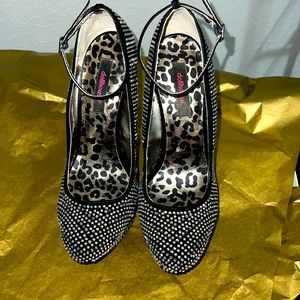 Stylish wedge heels!!